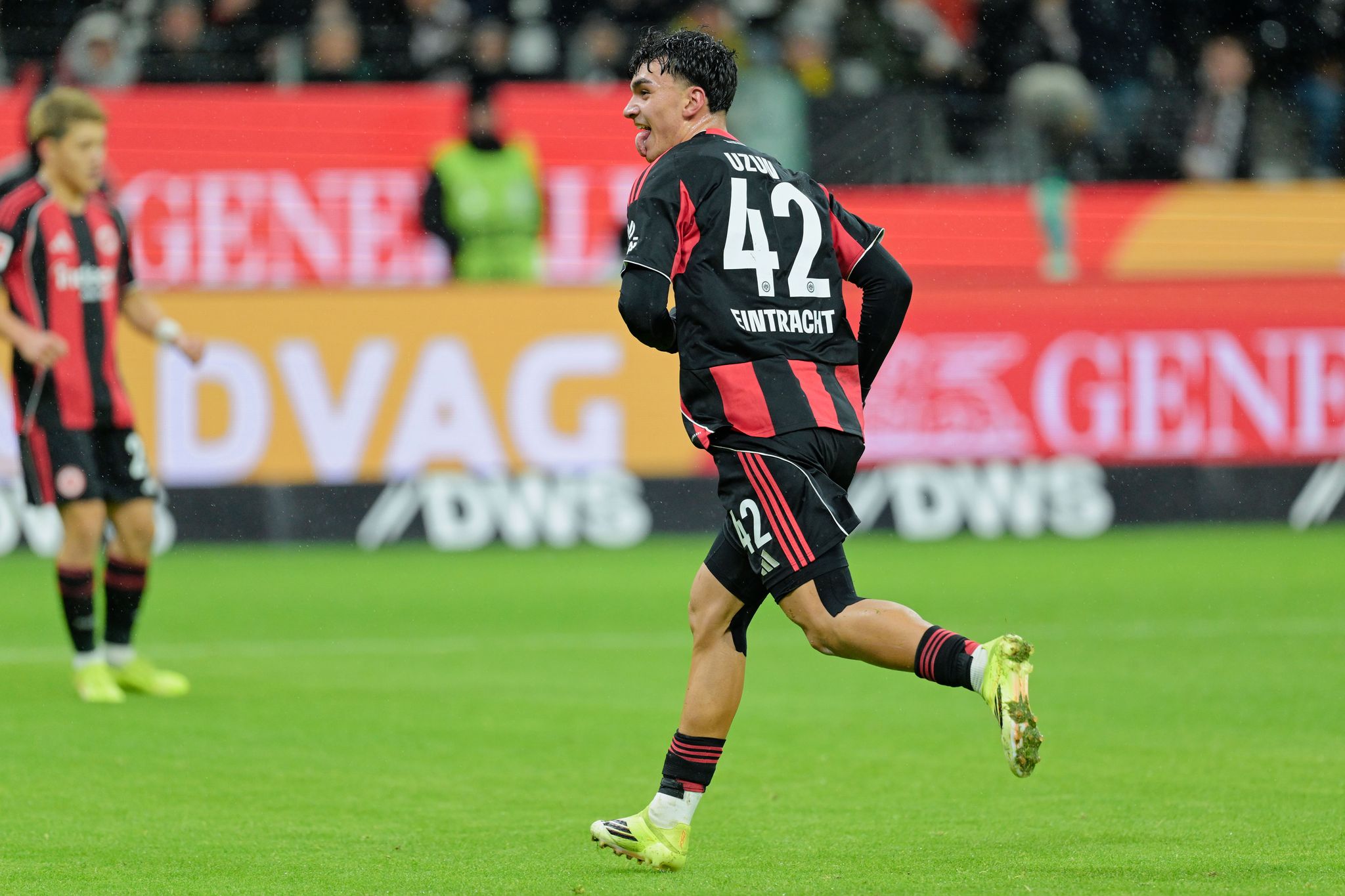 Spektakel ohne Sieger: Frankfurt gegen Dortmund 3:3 Spektakel ohne Sieger: Frankfurt gegen Dortmund 3:3