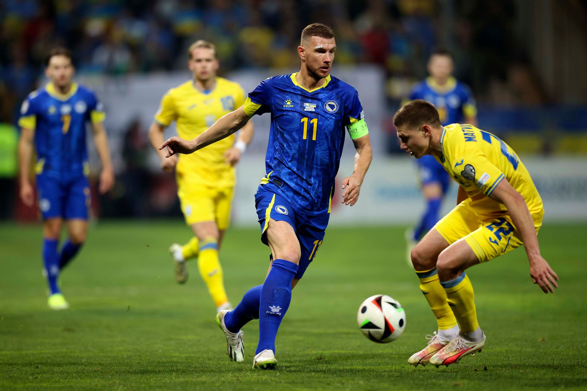 Mit Dzeko zum Aufstieg? Schalke hat einen neuen Star