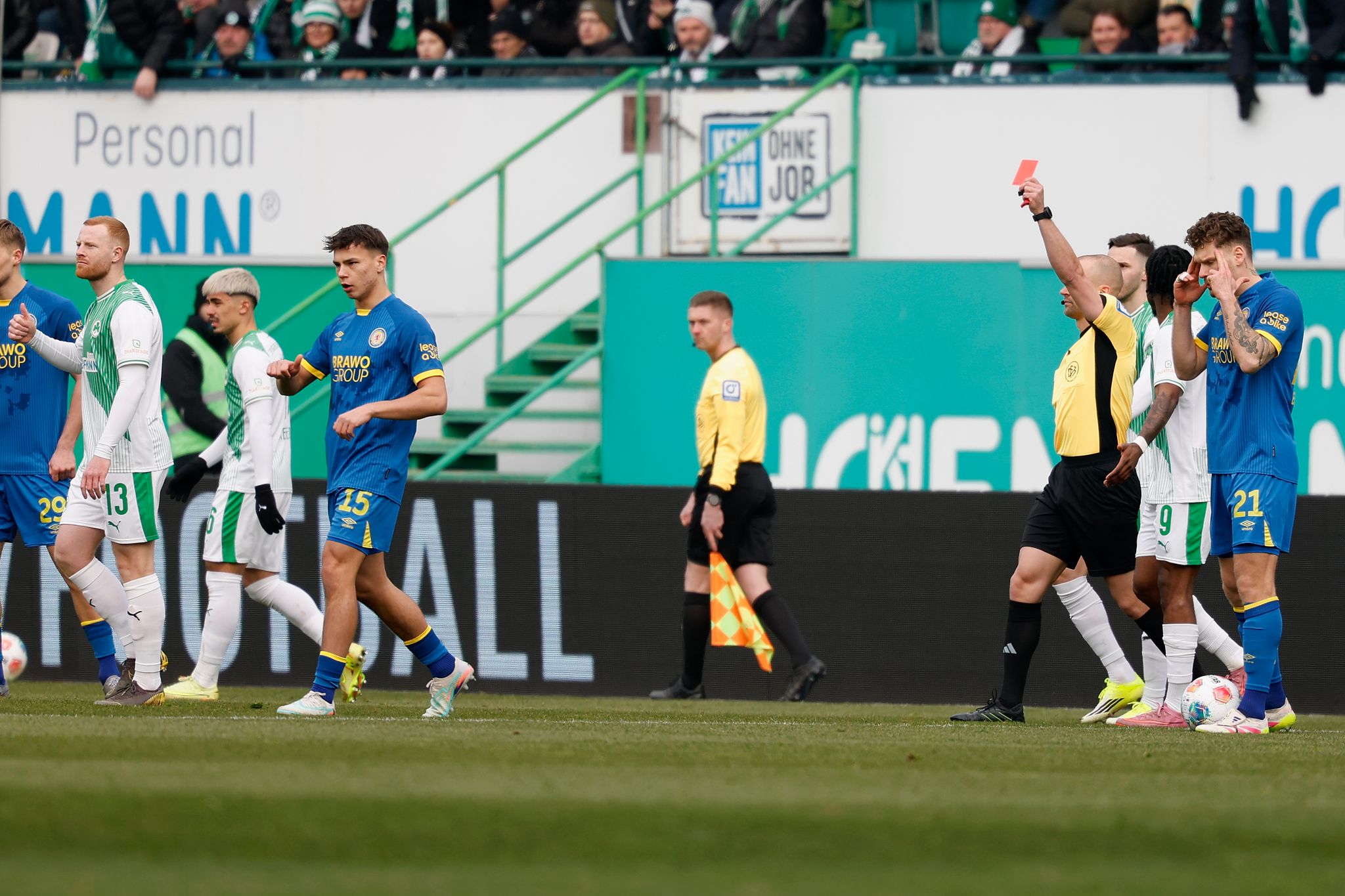 Trotz Blitz-Rot: Fürth erkämpft sich 0:0 gegen Braunschweig