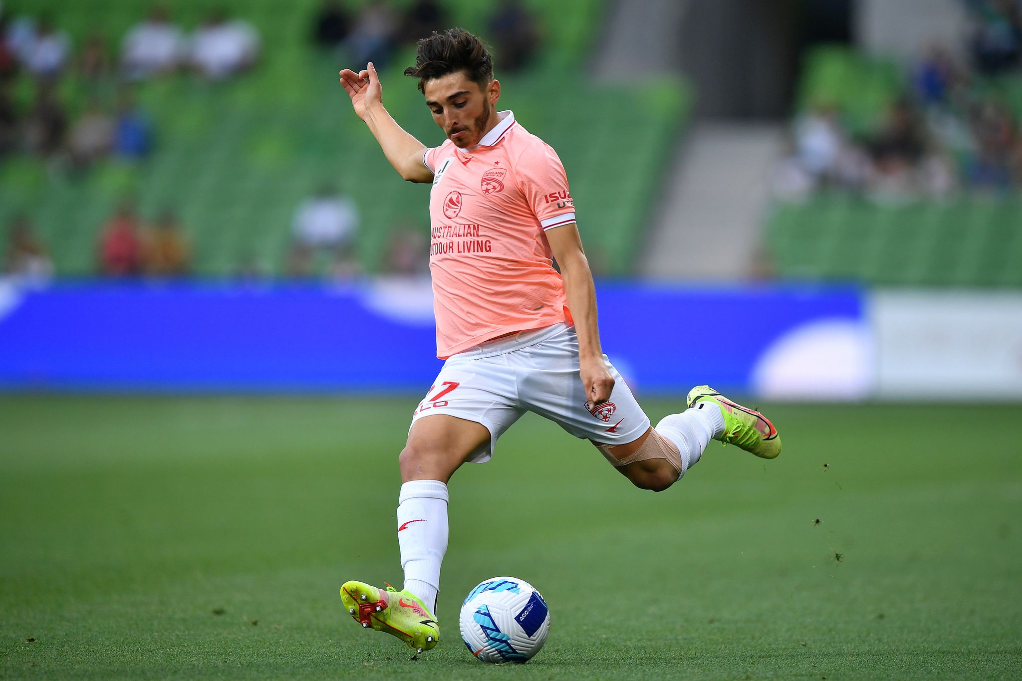 Schwuler Fußballer wirft Ex-Club Homophobie vor