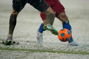 Absagen, Tickets, Kleidung: Bundesliga im Wetter-Stress