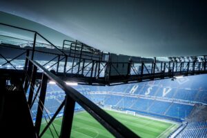 Stadiondach hält: Partie HSV – Gladbach wird ausgetragen