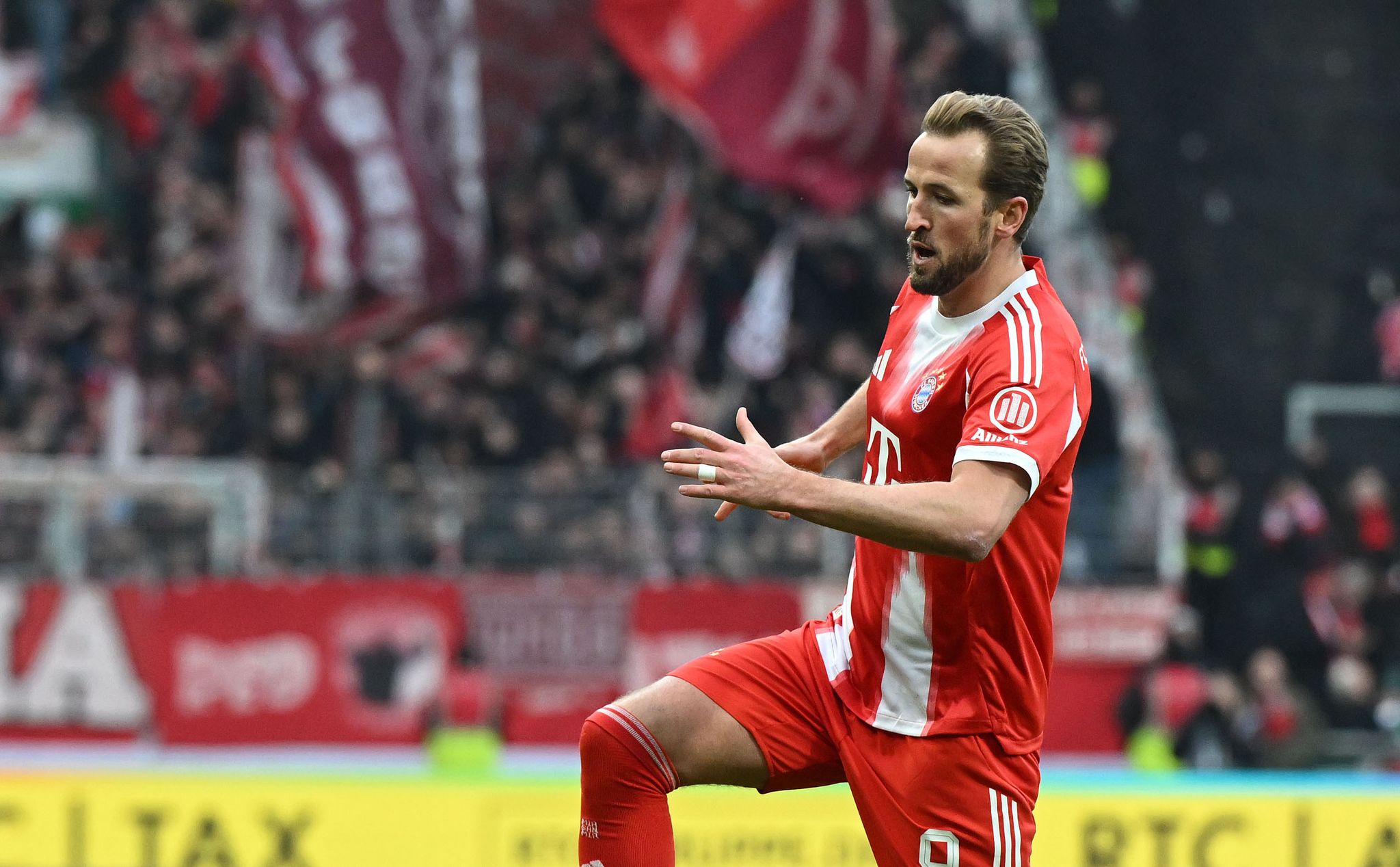 FC Bayern hält BVB auf Distanz – Frankfurt siegt unter Riera