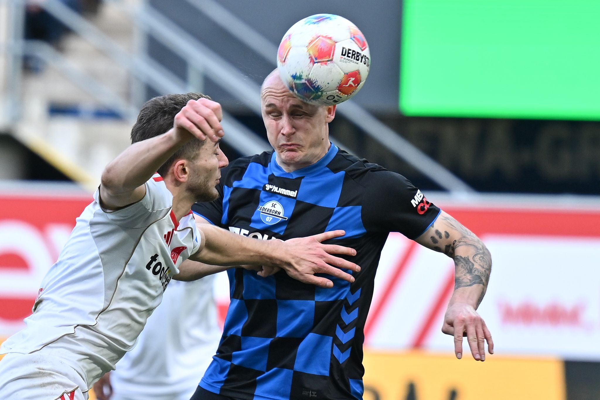 Paderborn zittert sich in Überzahl zum Sieg gegen Nürnberg