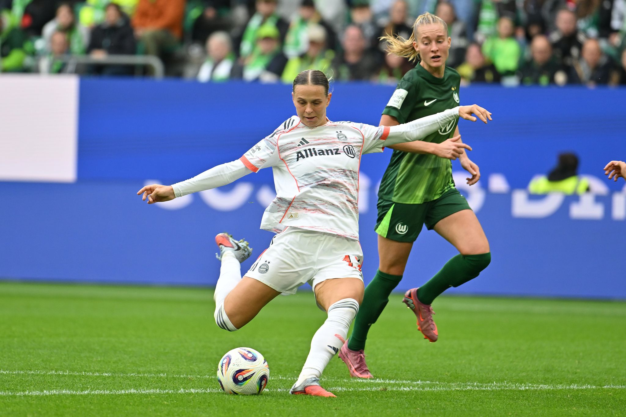 Frauen-Fußball: Minus bei Bundesligisten wächst Frauen-Fußball: Minus bei Bundesligisten wächst