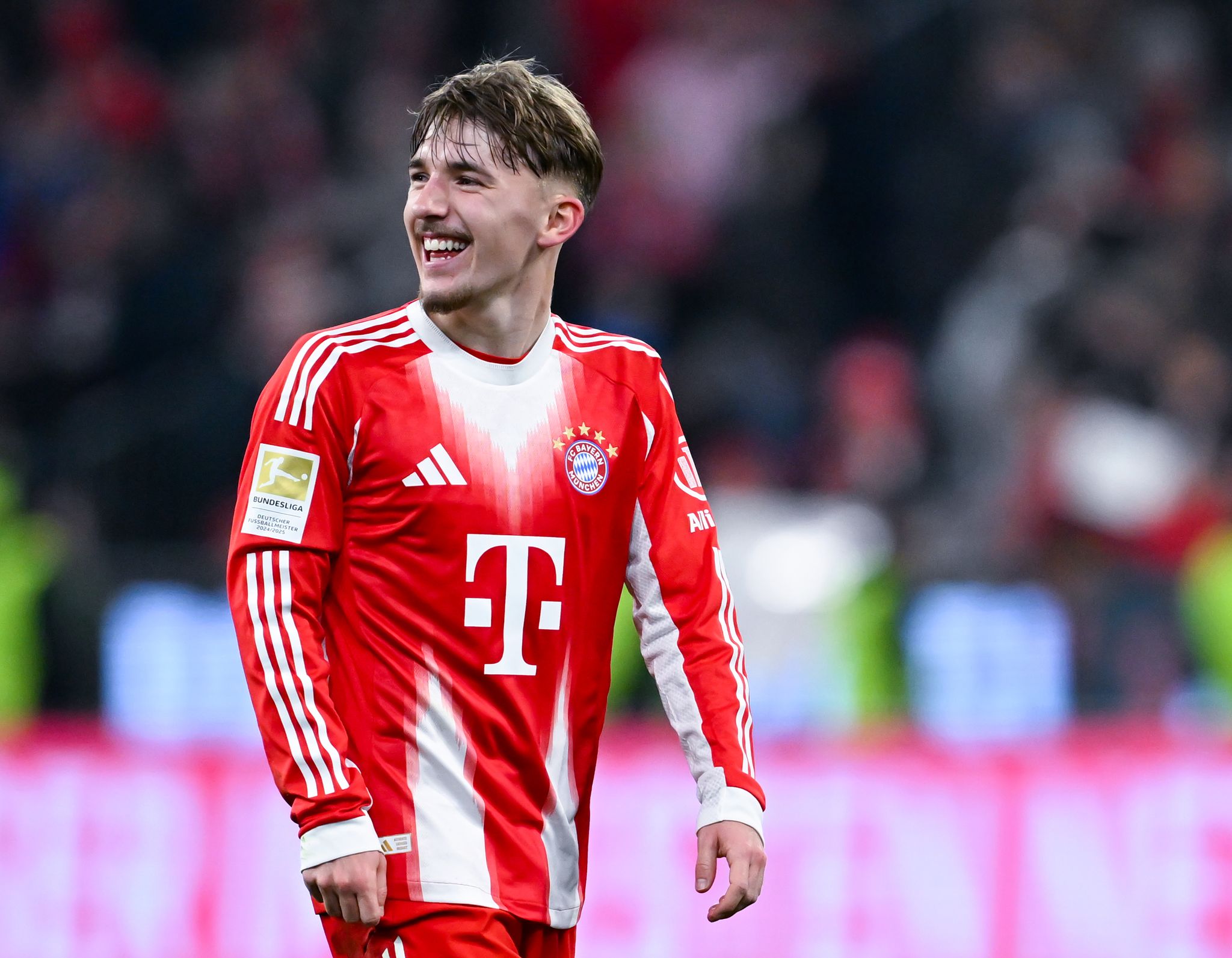 Bayerns Karl freut sich über Führerschein und neuen Vertrag Bayerns Karl freut sich über Führerschein und neuen Vertrag