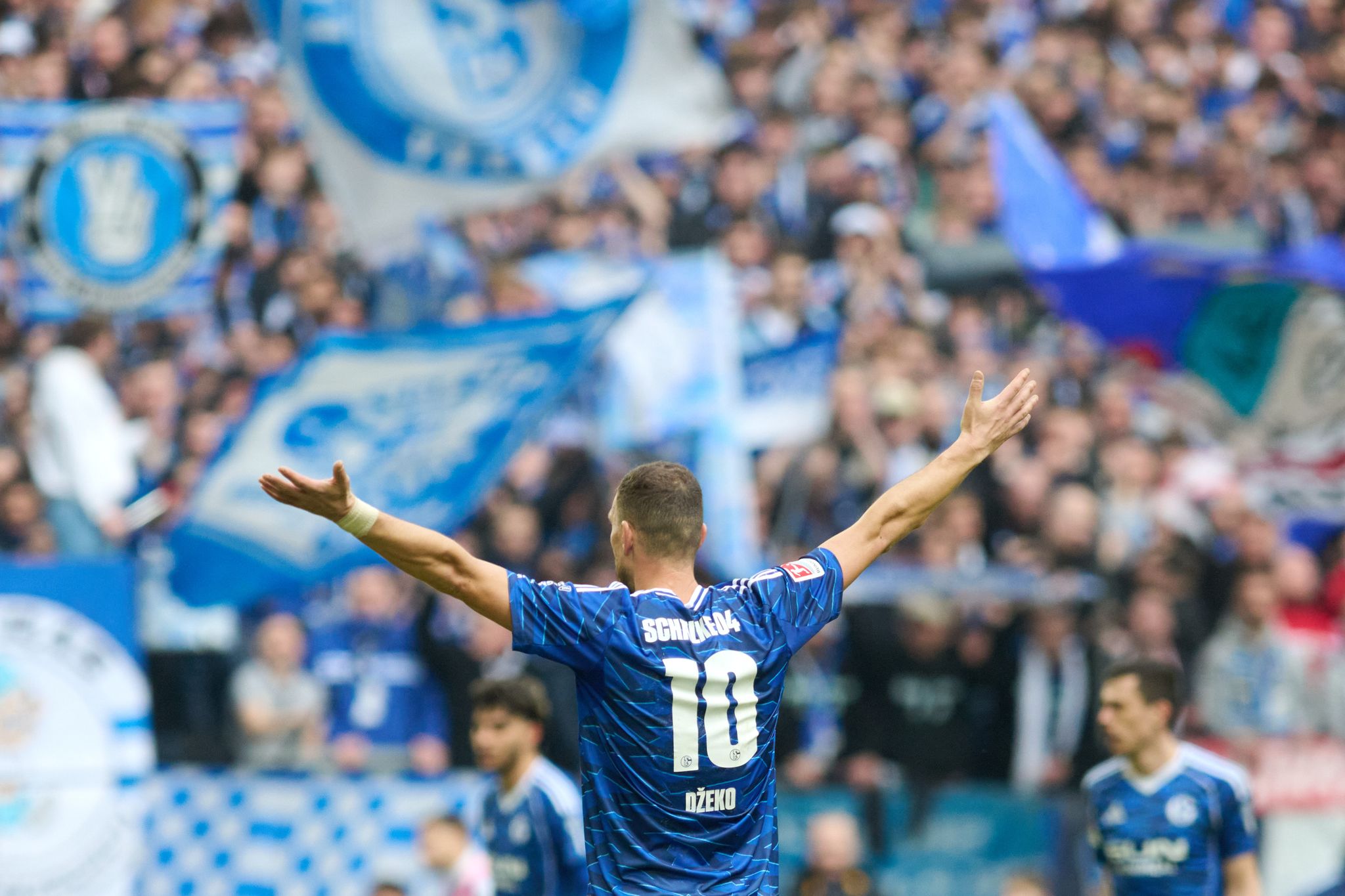 Trotz Dzeko-Doppelpacks: Schalke kann Krise nicht beenden