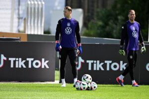 Brisantes Torwart-Duell im unerwarteten Topspiel wackelt