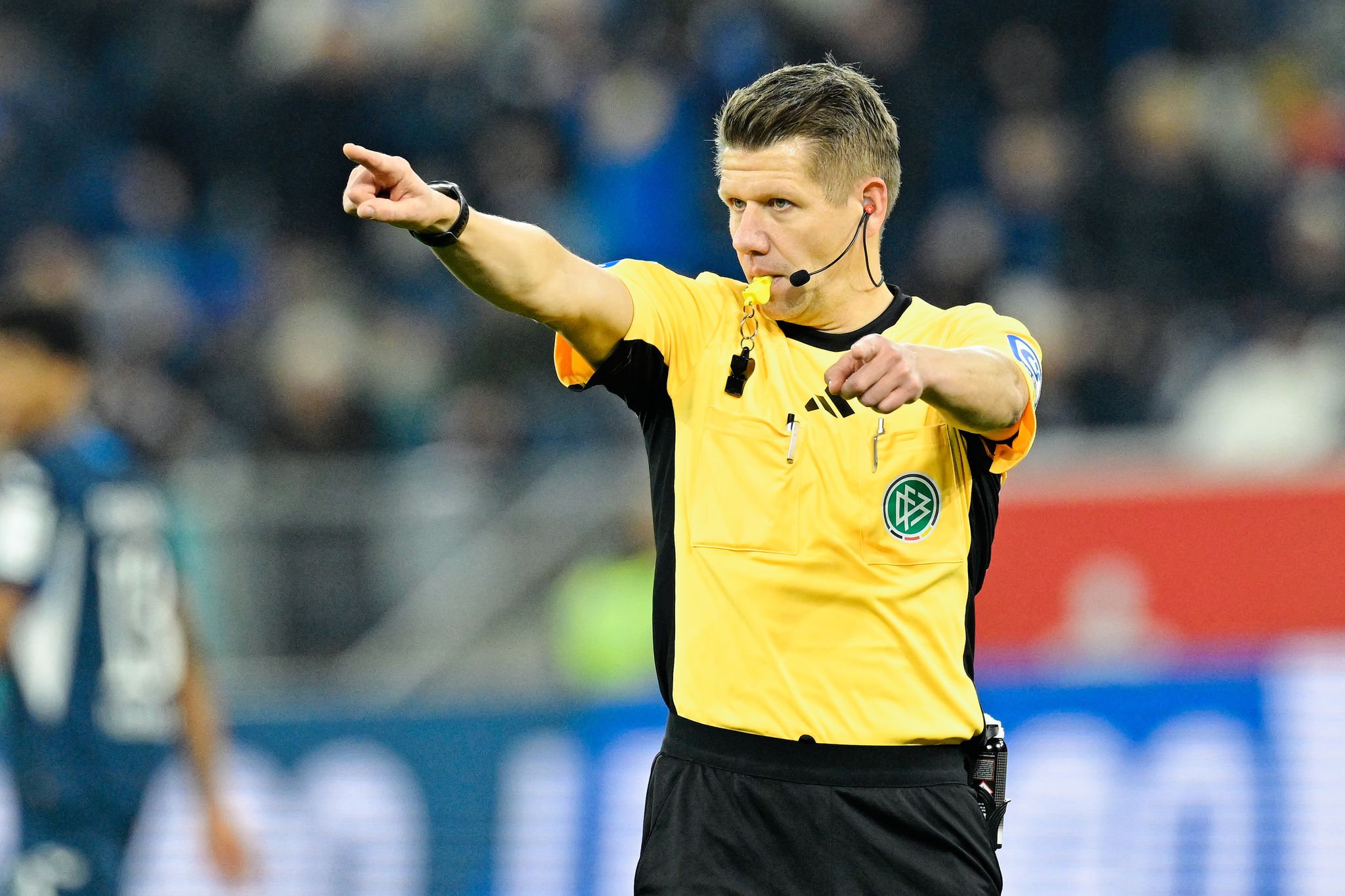 Referee Ittrich räumt nach VAR-Diskussion Fehler ein