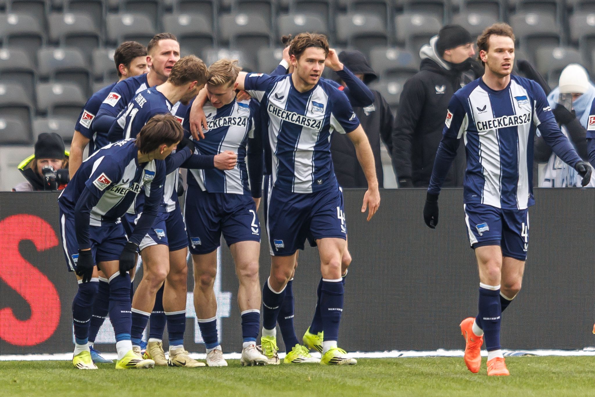 Aufstiegshoffnung schwindet: Hertha nur 2:2 gegen Darmstadt Aufstiegshoffnung schwindet: Hertha nur 2:2 gegen Darmstadt
