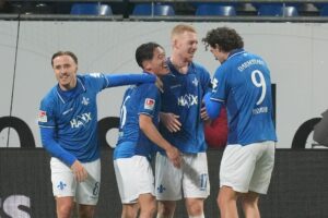 Darmstadt nach 4:0-Sieg über Kaiserslautern Tabellenführer