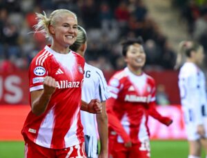 Doppelpack Harder: Bayern-Frauen gewinnen in Freiburg
